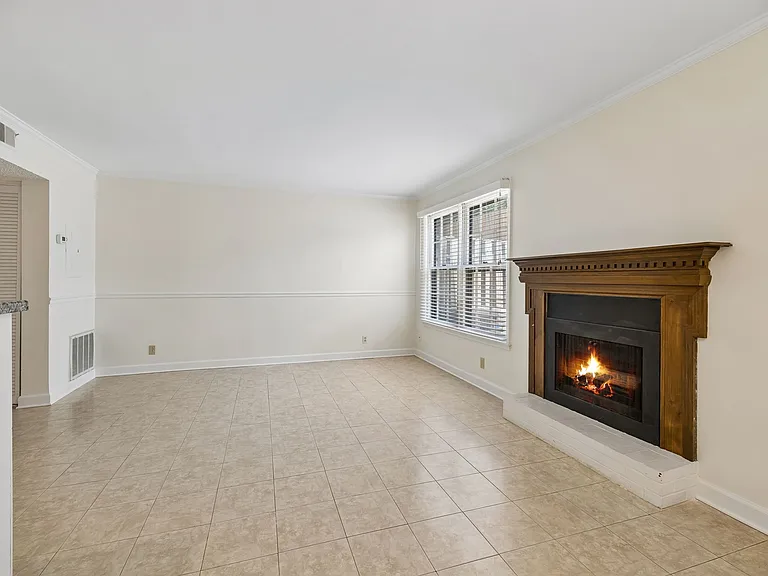 1129 W Main St #8 — Photo 4