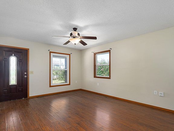 4th image of 104 S Delaware Street