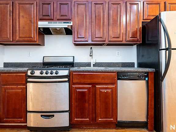 3rd image of 255 Jefferson St #2B