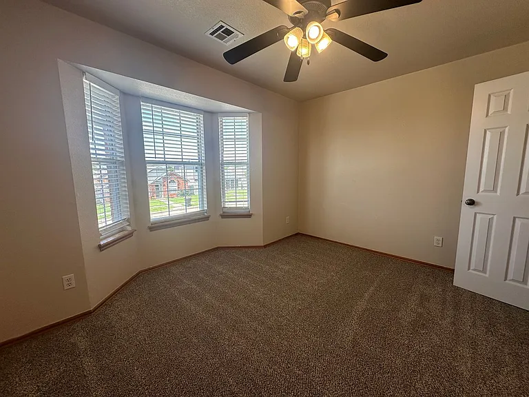 1427 SW 23rd St — Photo 28