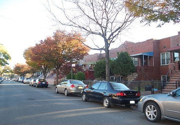 3rd image of 712 E 94th St