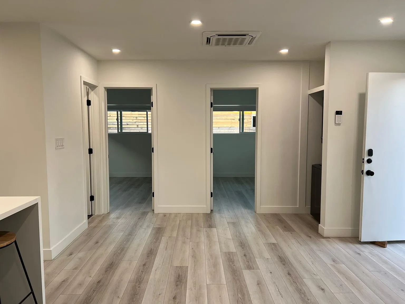 766 N Grape St — Photo 3