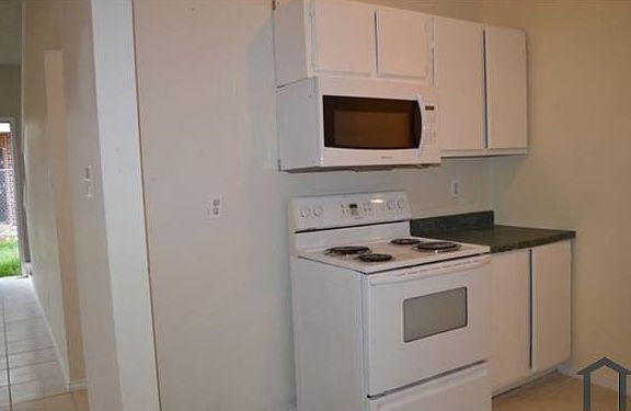 3rd image of 7626 Windsor Oaks