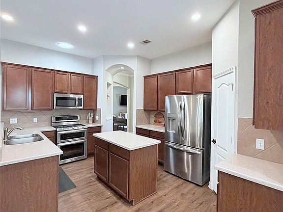 5th image of 1721 Round Oak Ln