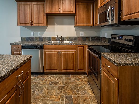 5th image of 5919 NE 71st Ct