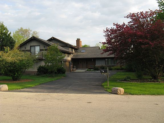 3rd image of 22W355 Glendale Ter
