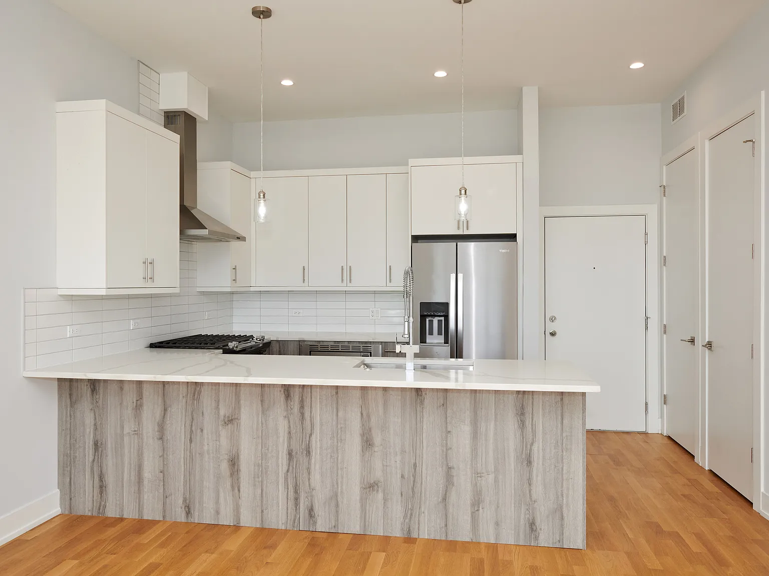 1 bed, 870 sqft, $2,295 — Photo 1