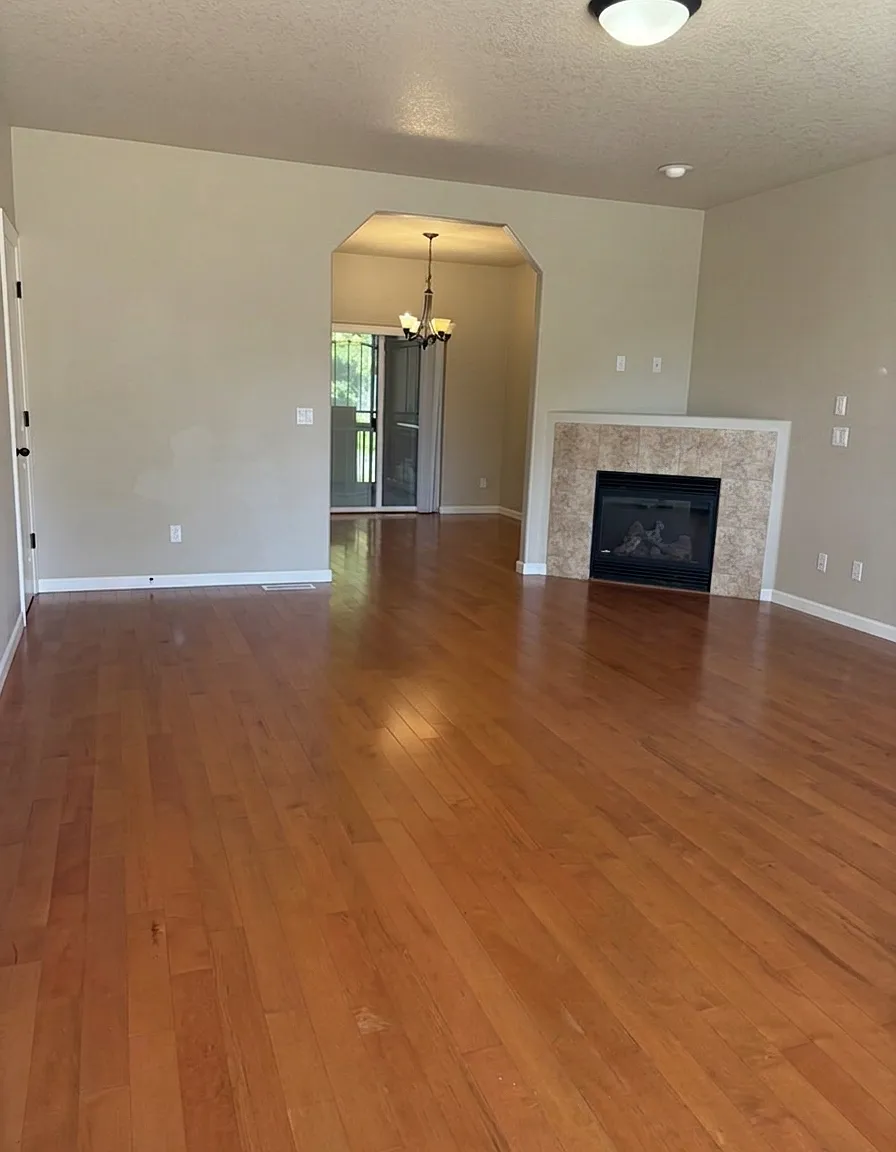 4 bed, 2.5 bath, 1900 sqft, $2,750 — Photo 2