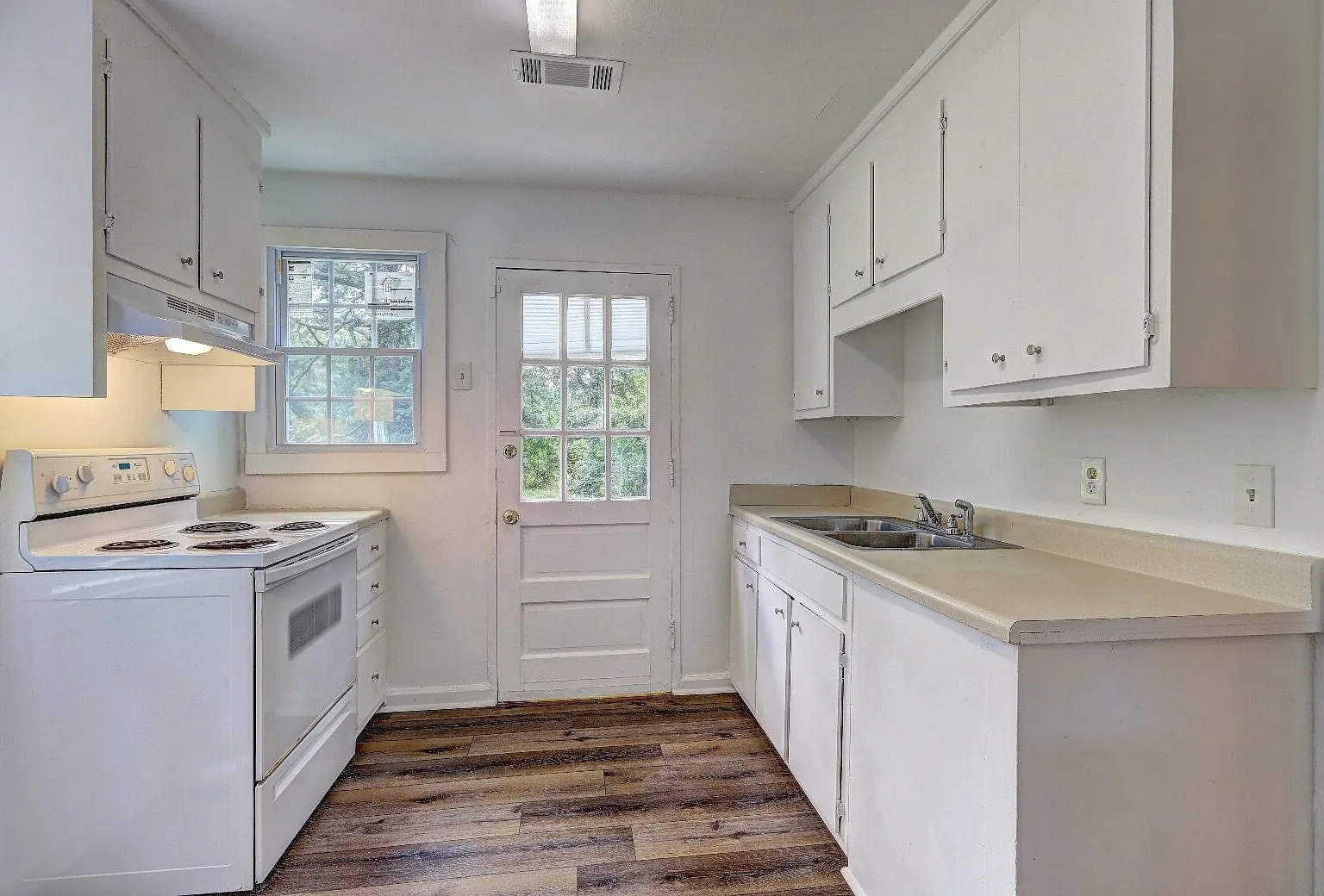 3 bed, 1.0 bath, 1220 sqft, $975 — Photo 4