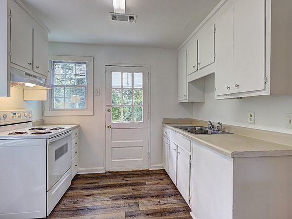 4th image of 2752 Alden St
