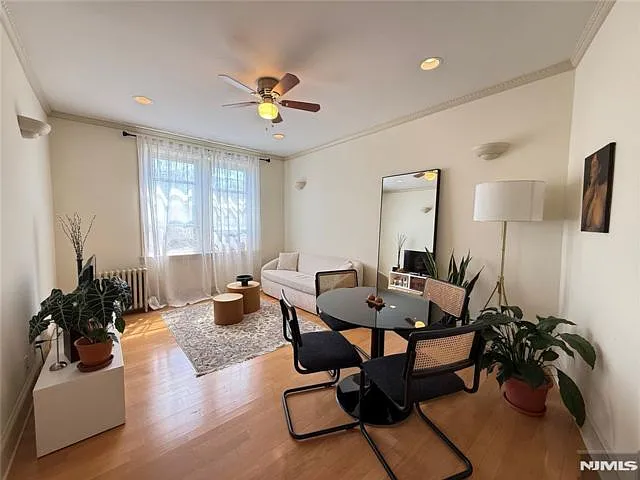 215 Orient Way — Photo 3