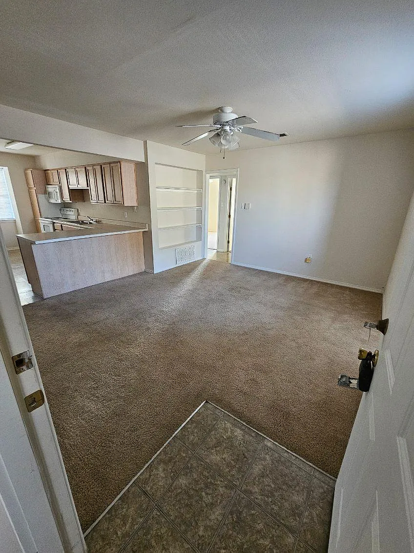 2 bed, 900 sqft, $1,200 — Photo 1