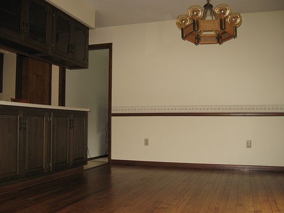 4th image of 3201 Highbrook Dr