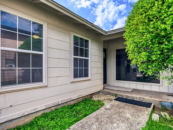 3rd image of 1017 Hoke Smith Dr