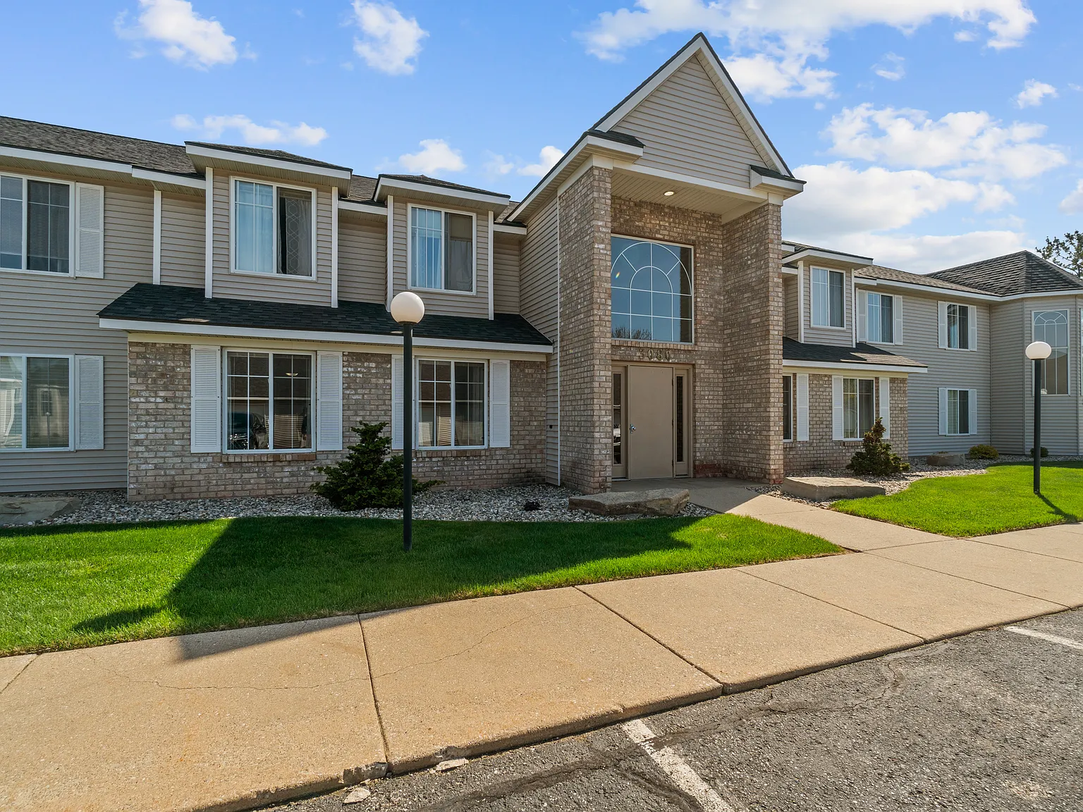 Meadow Springs Apartments — Photo 2