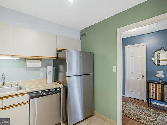 5th image of 3800 Powell Ln APT 815