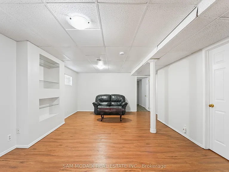 87 Rundle Cres — Photo 18