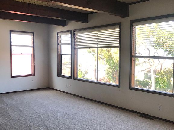 5th image of 902 S Juanita Ave