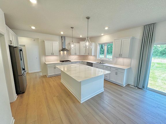3rd image of 2704 Aspen Dr