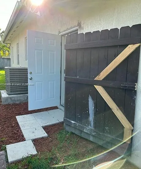 9860 SW 161st Ave — Photo 1