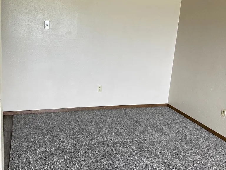 1210 E 8th St #15 — Photo 3