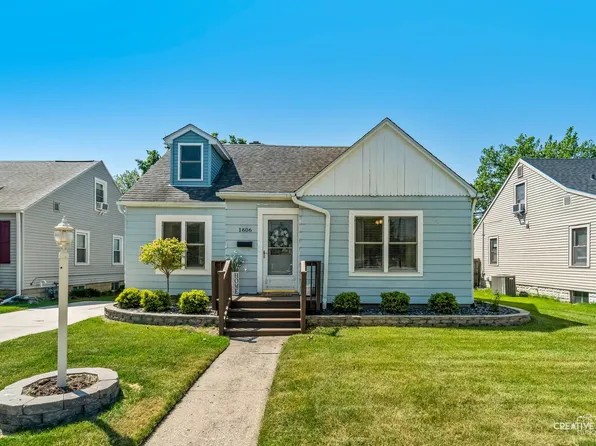 1606 Clark St, Dekalb, IL 60115