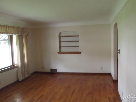 2nd image of 3468 N Michigan Ave