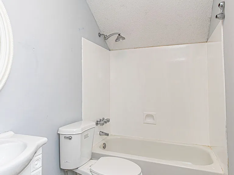 15558 Riverdale Ave E — Photo 11