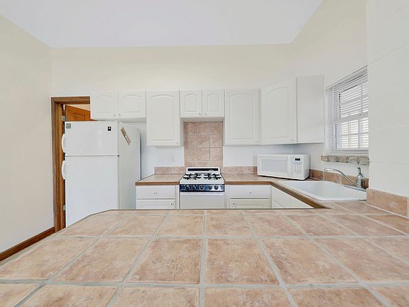 3rd image of 2340 Carambola Ln