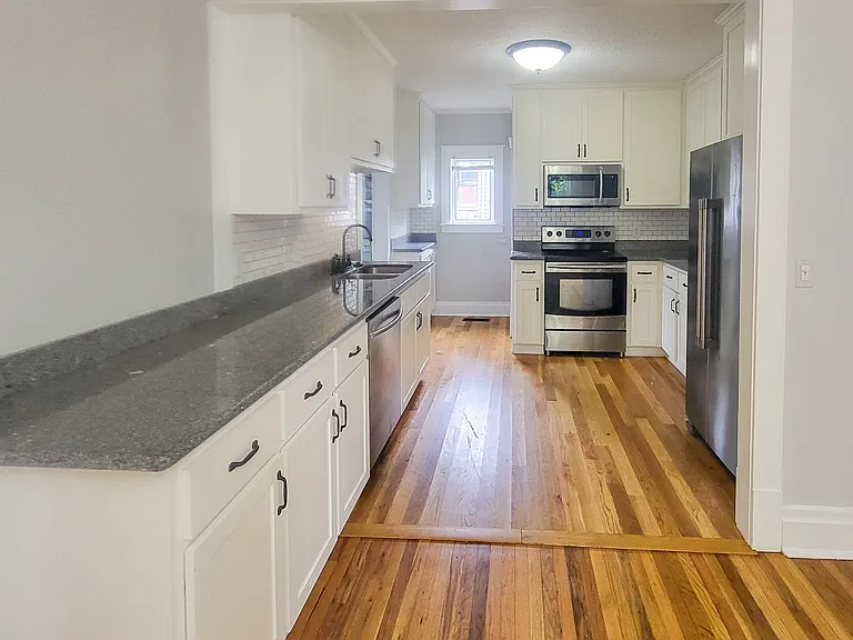 944 Cottage St NE — Photo 5