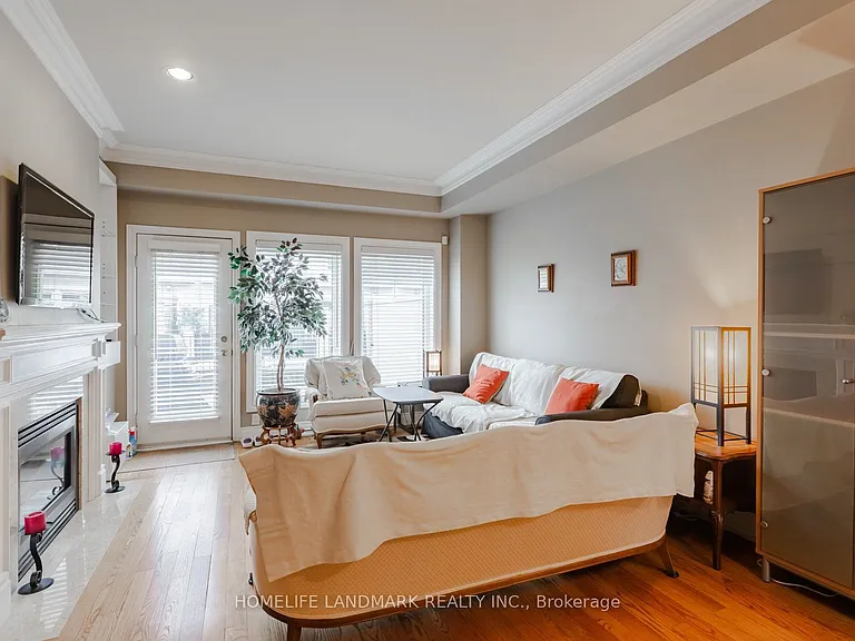 2283 Lake Shore Blvd W #B — Photo 5