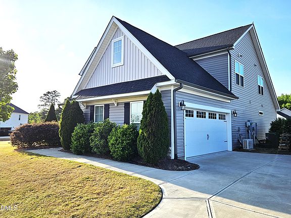 2nd image of 138 Beverly Pl