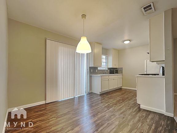 3rd image of 1010 N Meadows Dr APT C