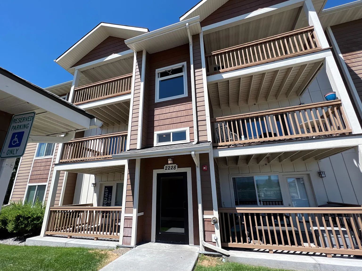 2 Bed 2 Bath Baxter Springs Condo with Mountain Views — Photo 2
