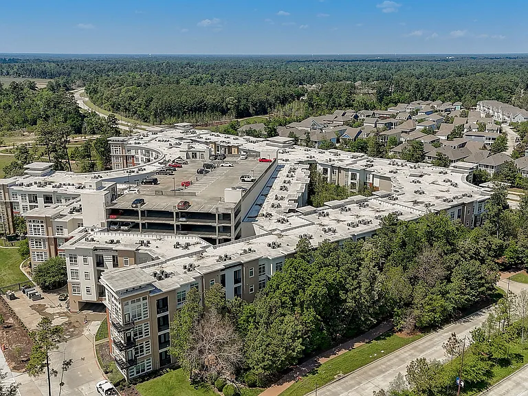 The Belvedere at Springwoods Village Apartments — Photo 36