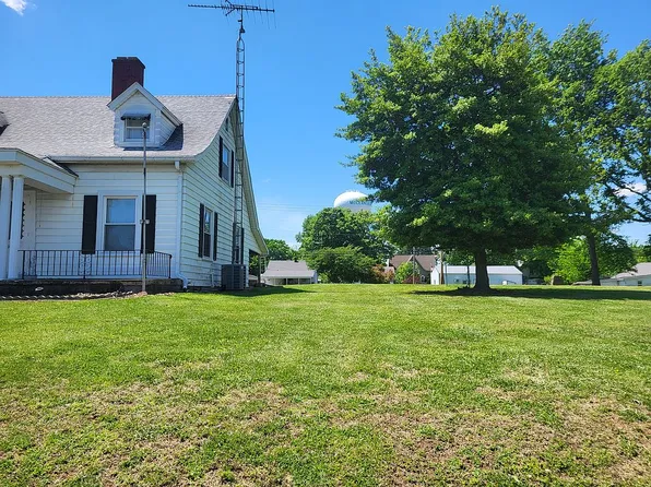 306 N Washington St, Mc Leansboro, IL 62859