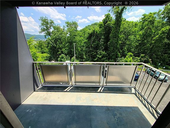 3rd image of 1800 Roundhill Rd APT 304