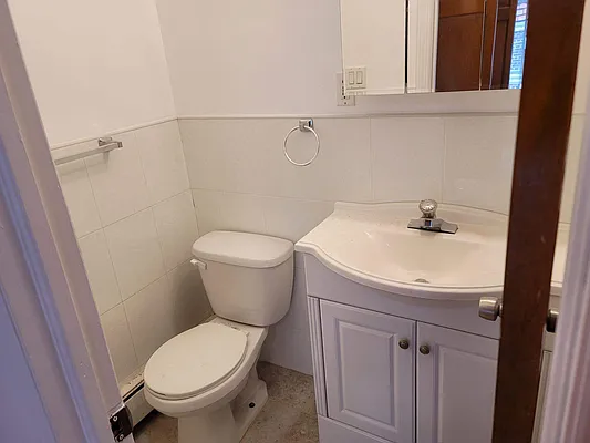 Rented by 18 REALTY | media 11