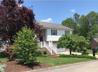 410 Lin Muir Ln, Hurricane, WV 25526