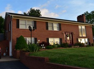 22 Greenfield Rd, Luray, VA 22835