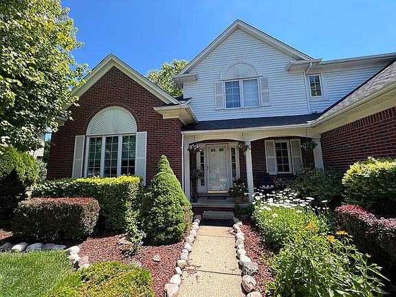 4th image of 46724 Glen Pointe Dr