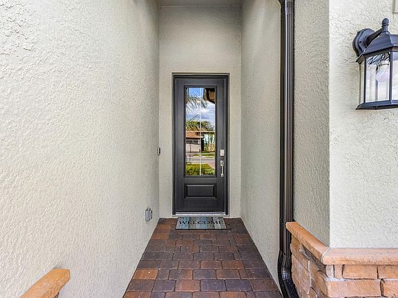 3rd image of 20210 Kingmont Dr
