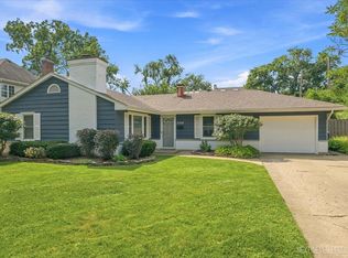 2010 Paddock Ln, Wheaton, IL 60187