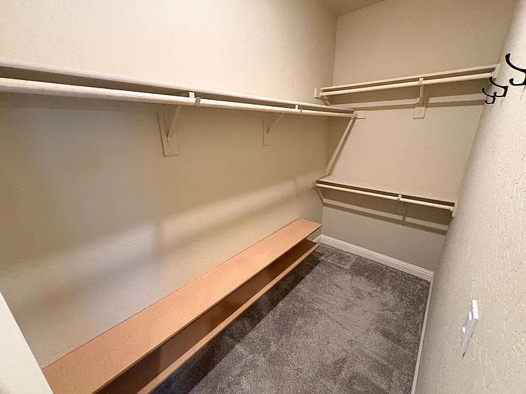 1121 S Manzanita St — Photo 11