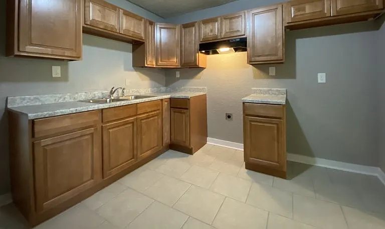 1345 Gill Ave — Photo 2