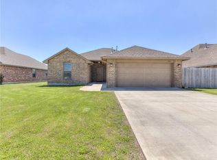 1012 SW 13th St, Moore, OK 73160
