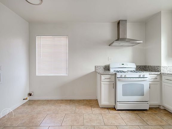 3rd image of 917 K St
