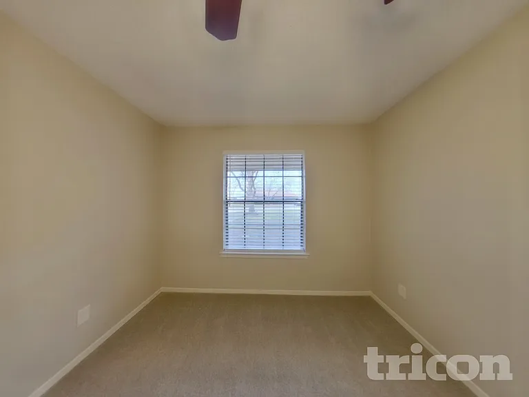 1020 Almond Dr — Photo 12