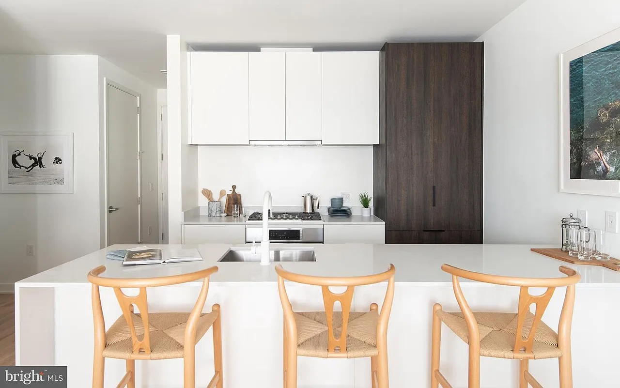2 bed, 926 sqft, $3,700 — Photo 4