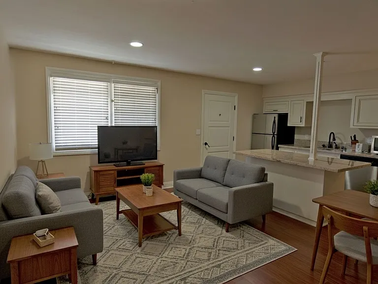 2646 Ellendale — Photo 3